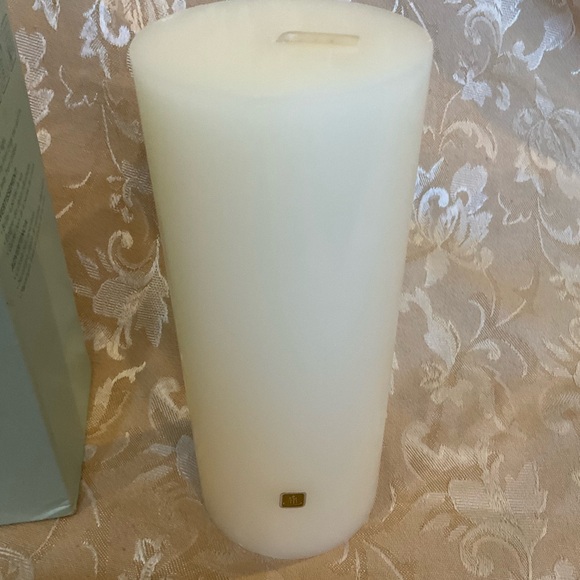 PartyLite Cream Candle French Vanilla 7 1/2" - Picture 2 of 2